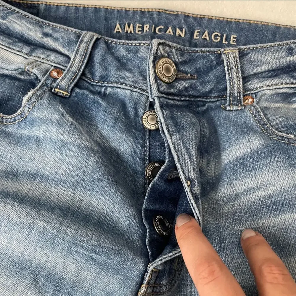 American Eagle Outfitters Tomgirl jeans ripped blue denim distressed size 6 AEO